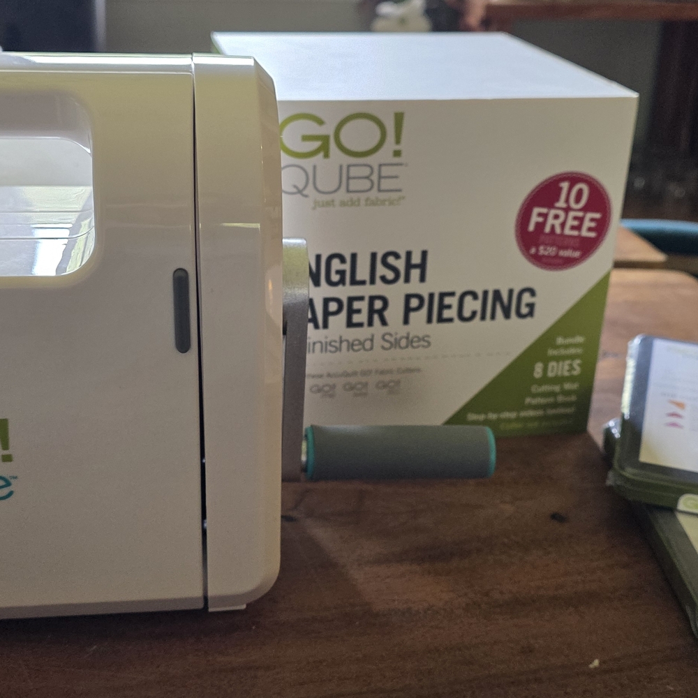 Go! Me Quilt Cutter With English Paper Piecing Set & Extra Die Cuts